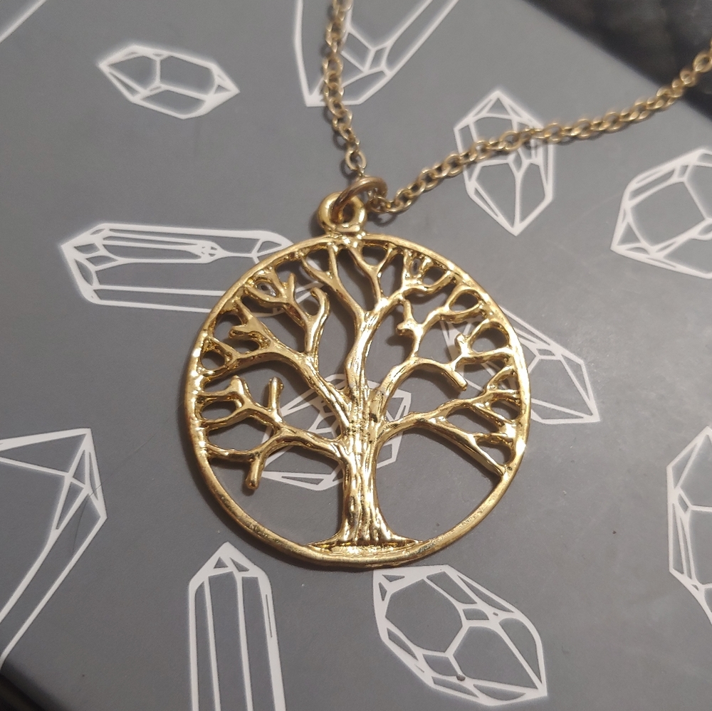 🏷️  Tree Pendant Necklace
